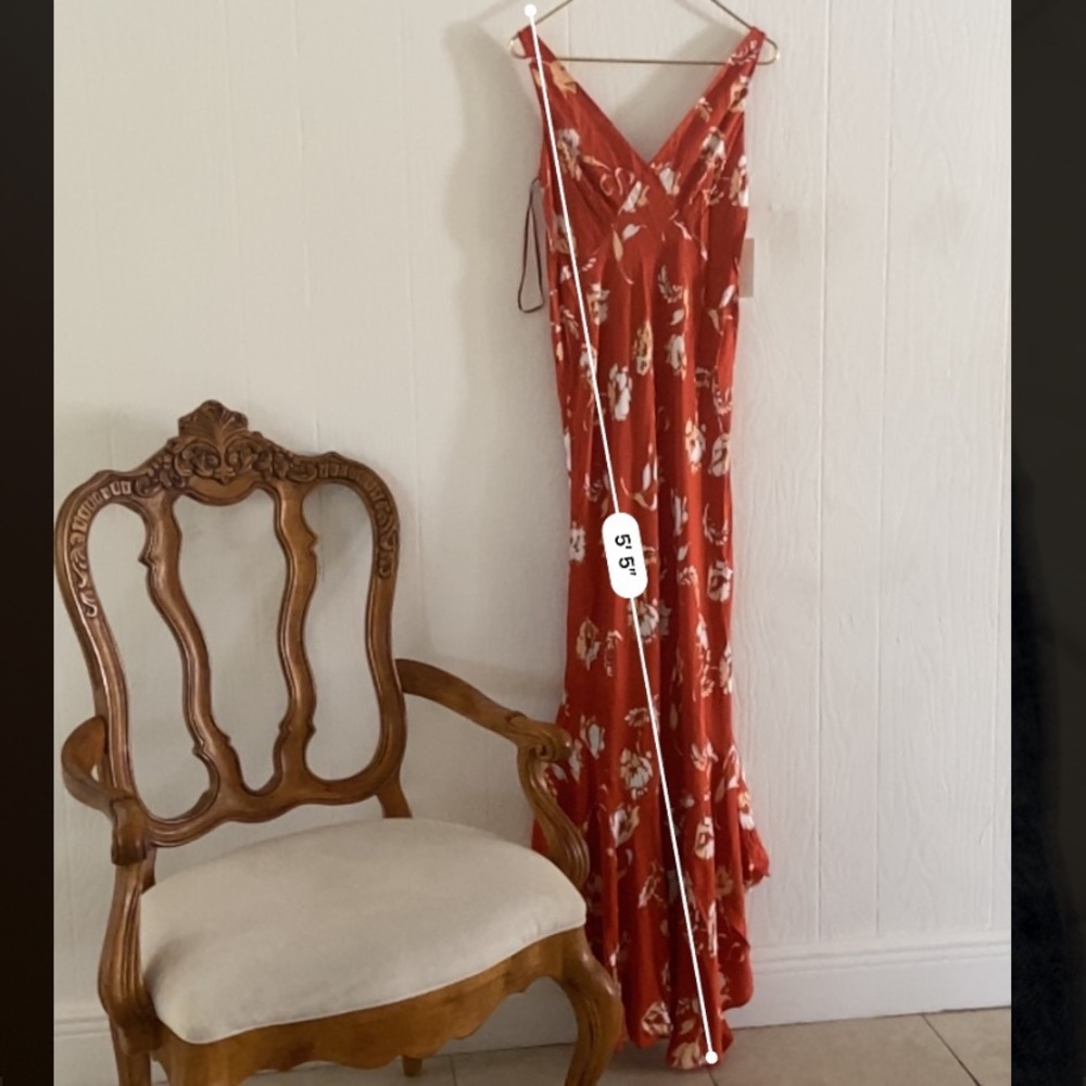DIANE VON FURSTENBERG size 4 with beautiful white flowers. - Picture 7 of 8